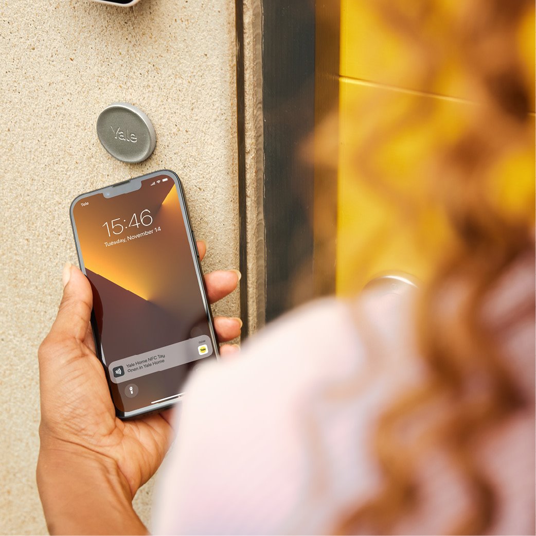 Смарт ключалка Yale Linus® L2 Bluetooth & Wi-Fi – сребриста, модел 05/103210MB, безключов достъп