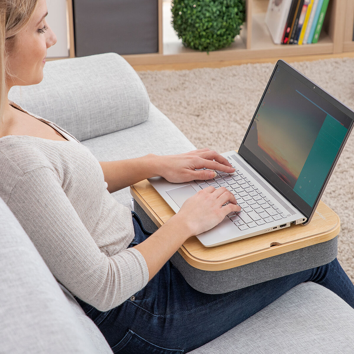 innovagoods-prenosimo-byuro-za-laptop-s-otdelenie-za-sahranenie-larage-5